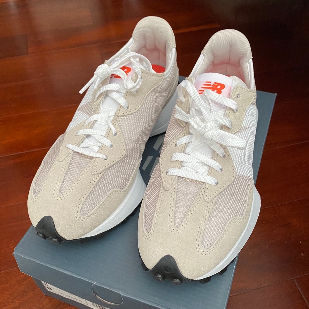 New Balance 327 in Clear Yellow/Ghost Pepper